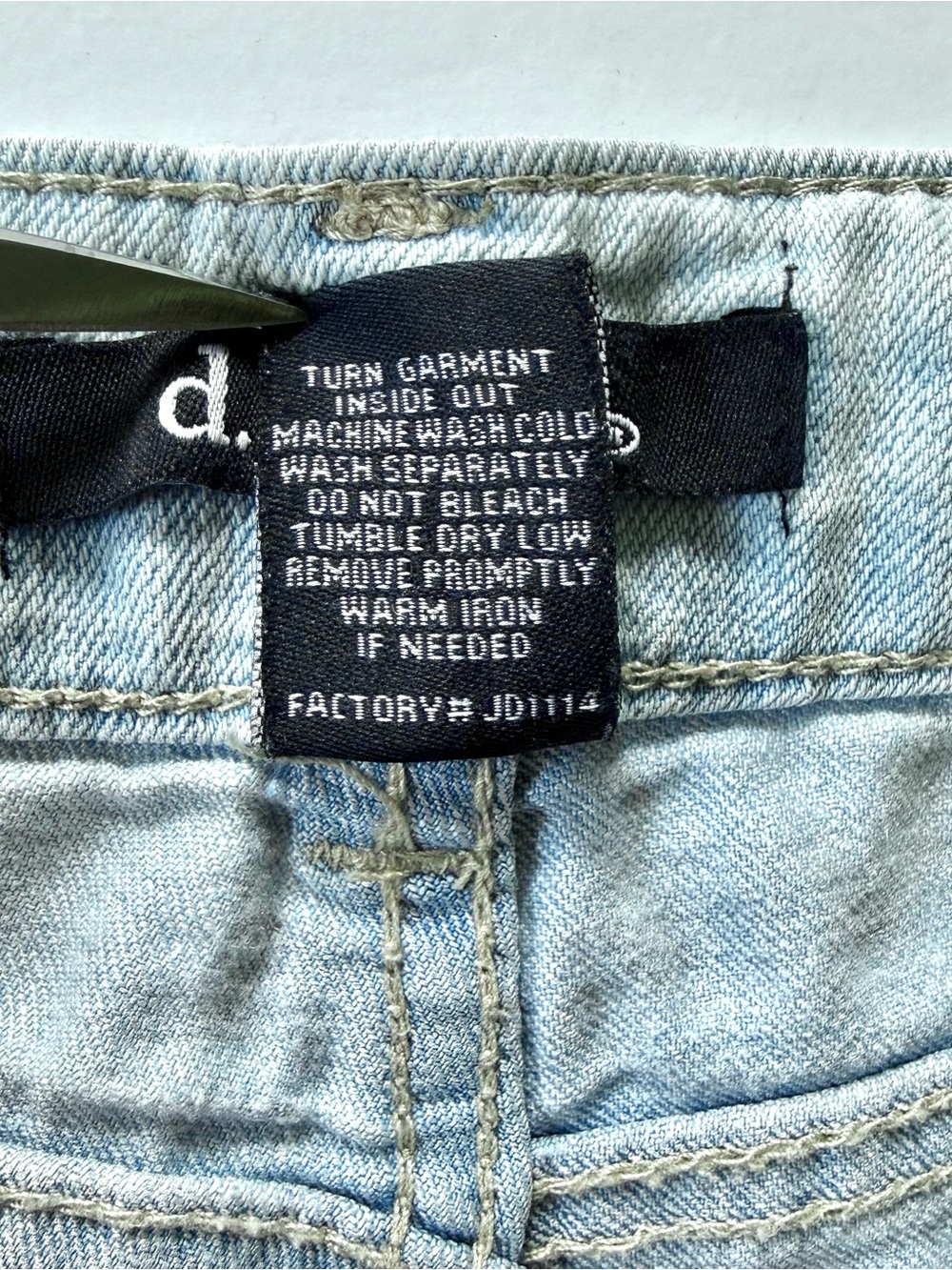 d.jeans 30” Waist Mid Rise Size 6 Light Denim Wash Straight Leg Jeans - Picture 9 of 11